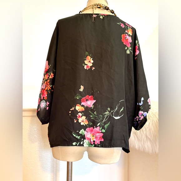 Like NEW!! S Johnny Was Silk Floral Black Pink Top - Picture 6 of 10